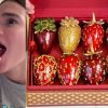 Bruna Marquezine ganha caixa de Morango do Amor de luxo de presente