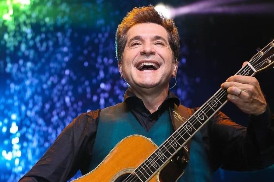 Cantor Daniel faz homenagem emocionante a João Paulo em show